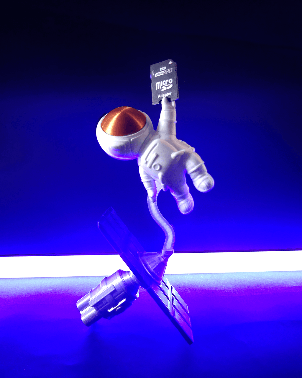 Astronaut Photo Holder - view 2