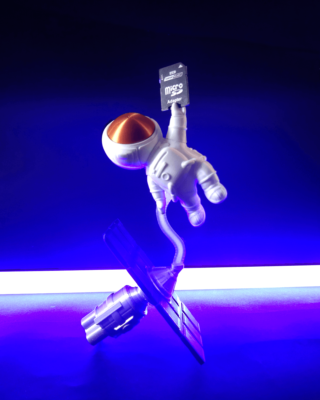 Astronaut Photo Holder - view 2
