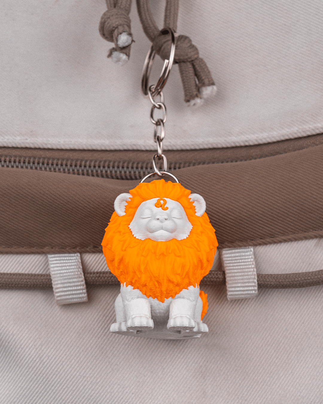 Leo Charm - view 4